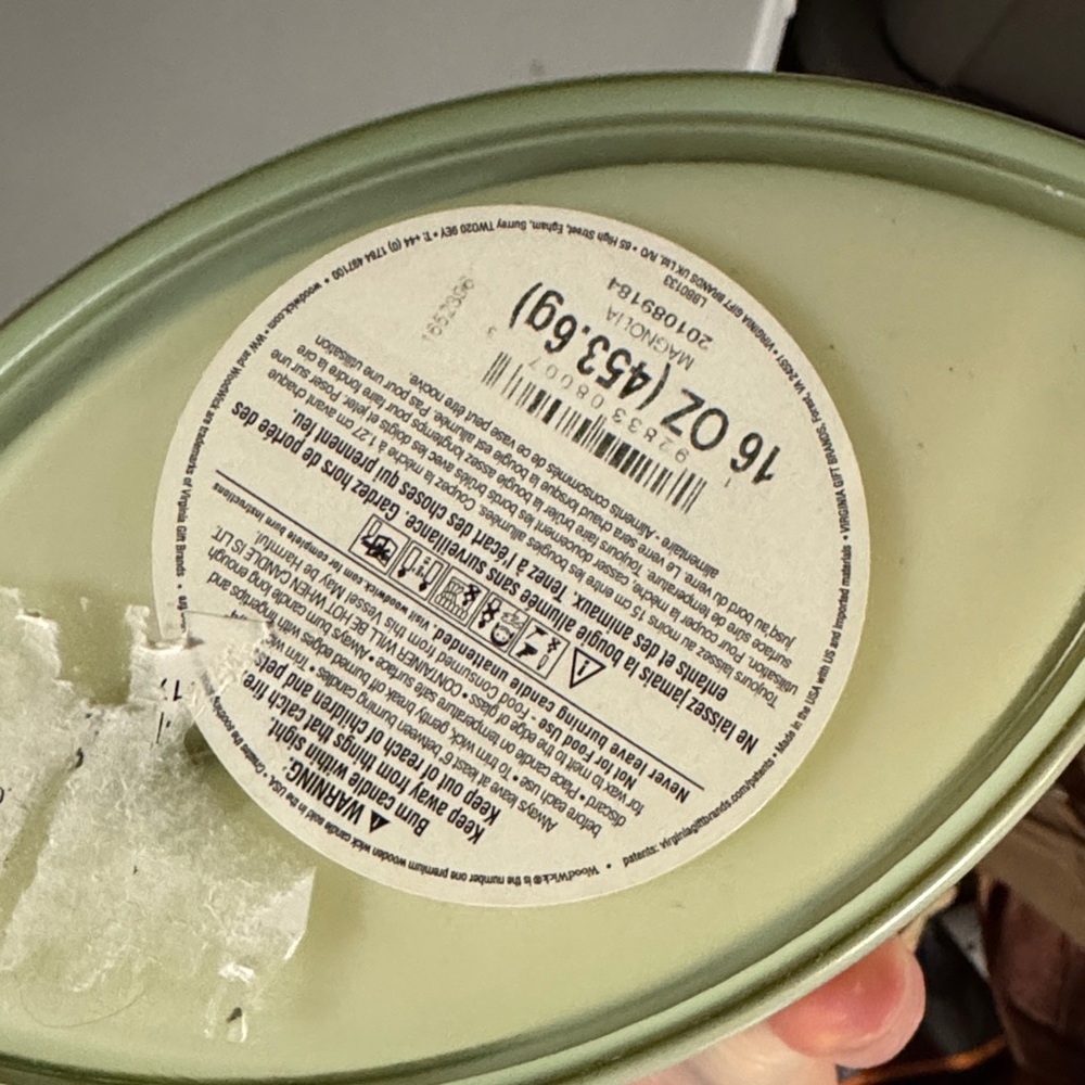 Magnolia Candle - Picture 2 of 3